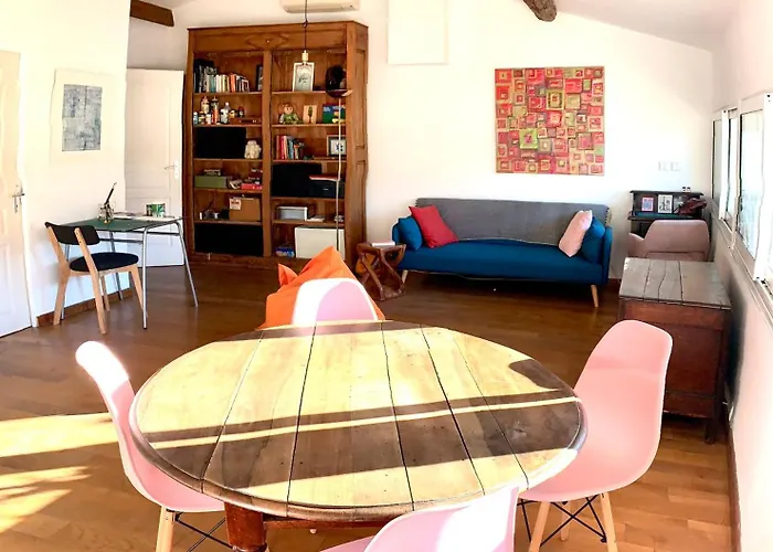 A Spacious, Sunny & Calm Loft In Avignon\'S Heart