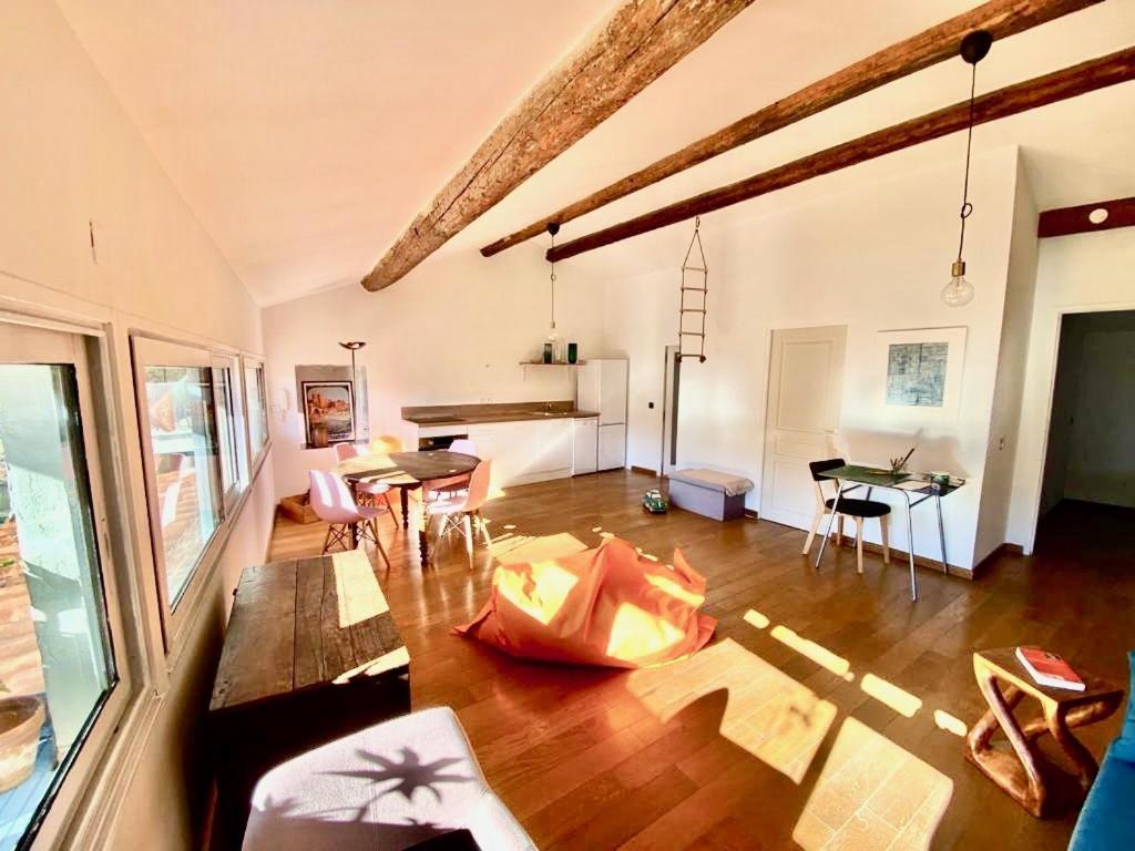 A Spacious, Sunny & Calm Loft In Avignon's Heart Appartamento